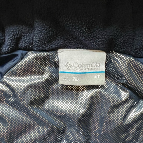 EUC Columbia Toddler Alpine Action Hooded Jacket
- Kelly Green and Navy - Picture 7 of 9